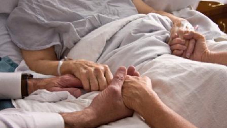 Al lado del enfermo como del alentado