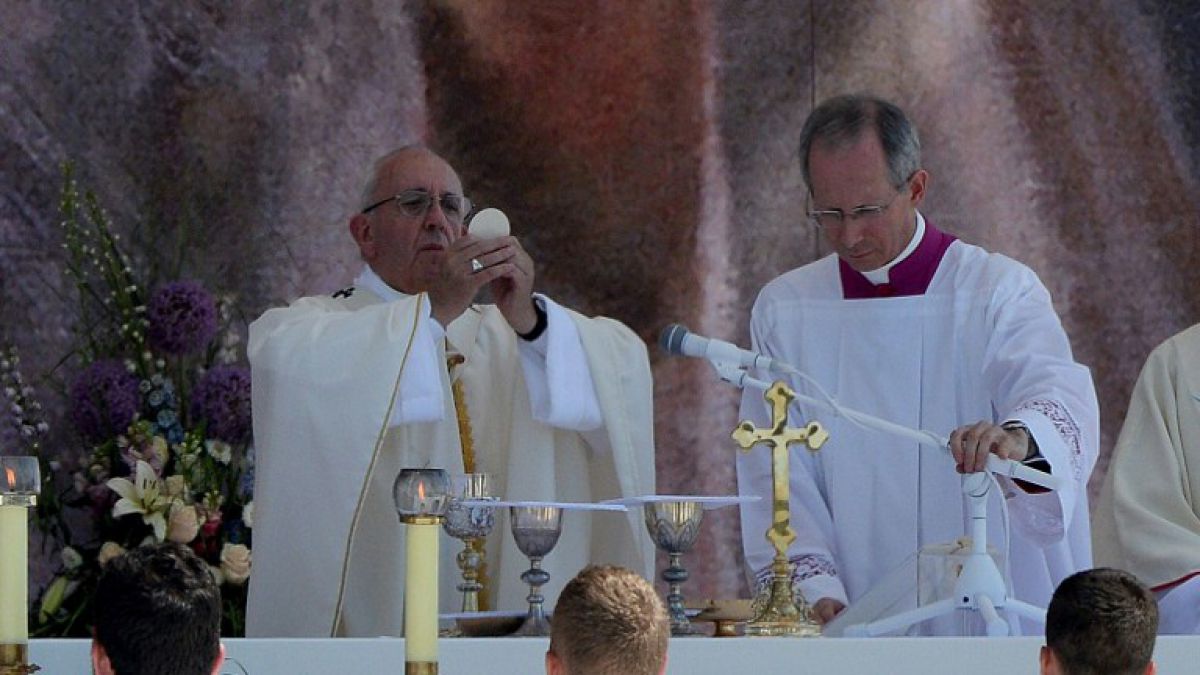 Francisco hace referencia al Vaticano II y reitera que “la reforma litúrgica es irreversible”