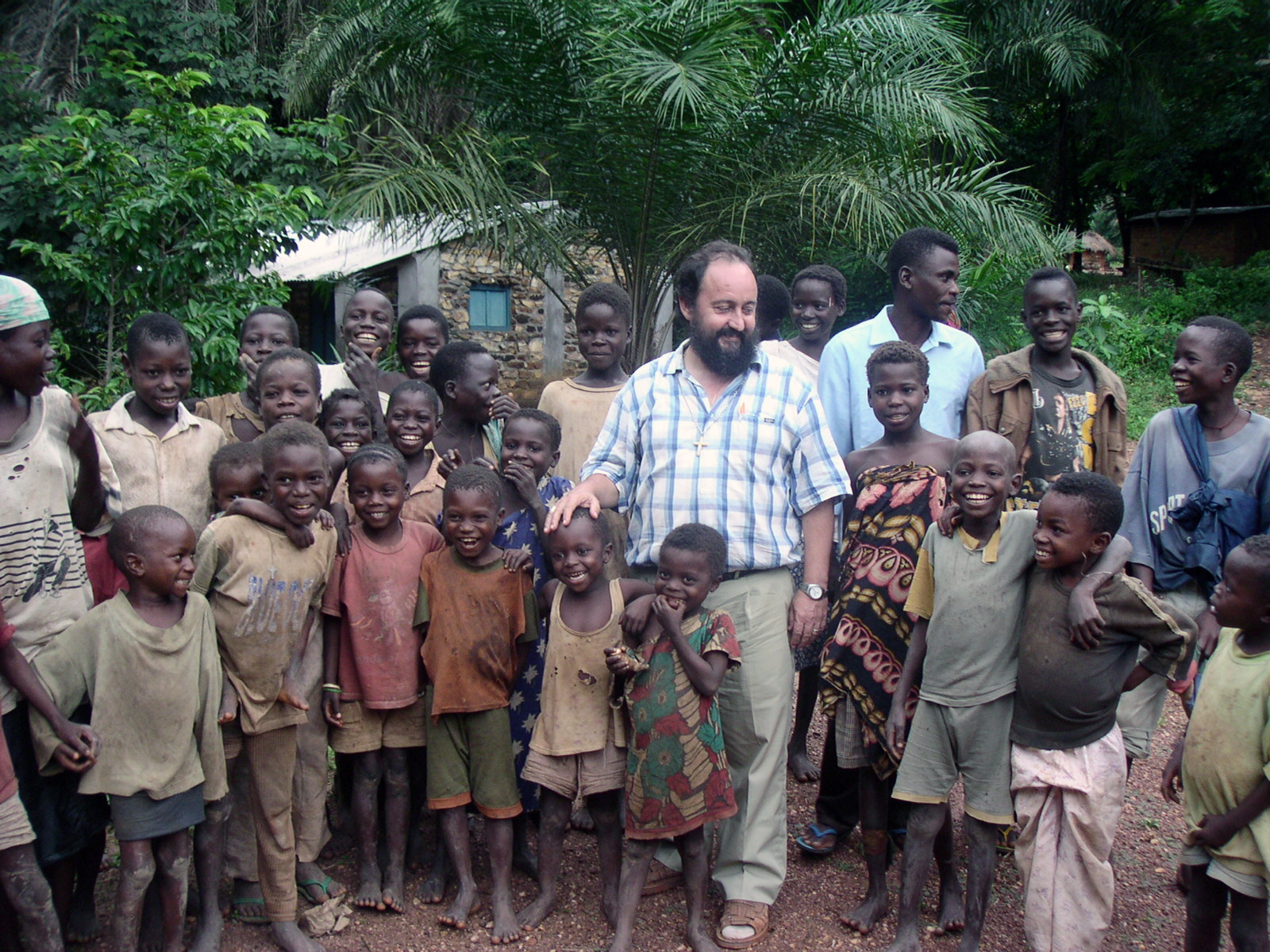 “Han atacado una misión Gambo. Han degollado a varios hombres y niños”