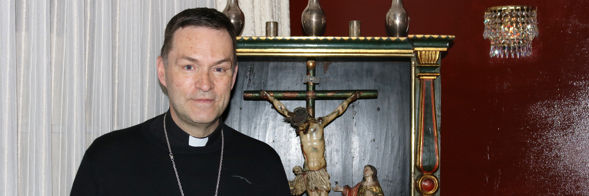 Obispo español que renunció por “razones personales” es trasladado a Roma