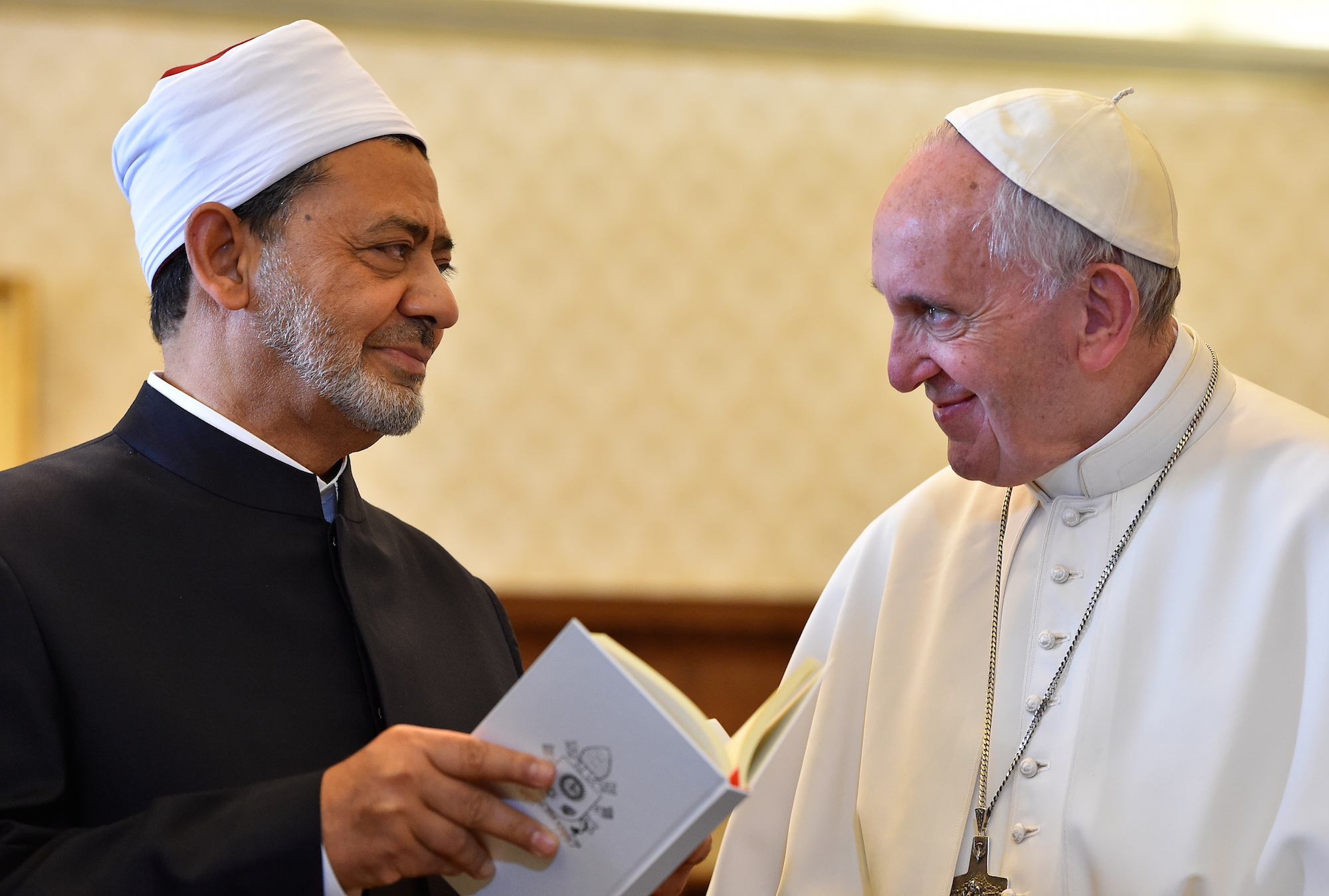 El Papa en Al Azhar habla sobre la mentira de las guerras santas