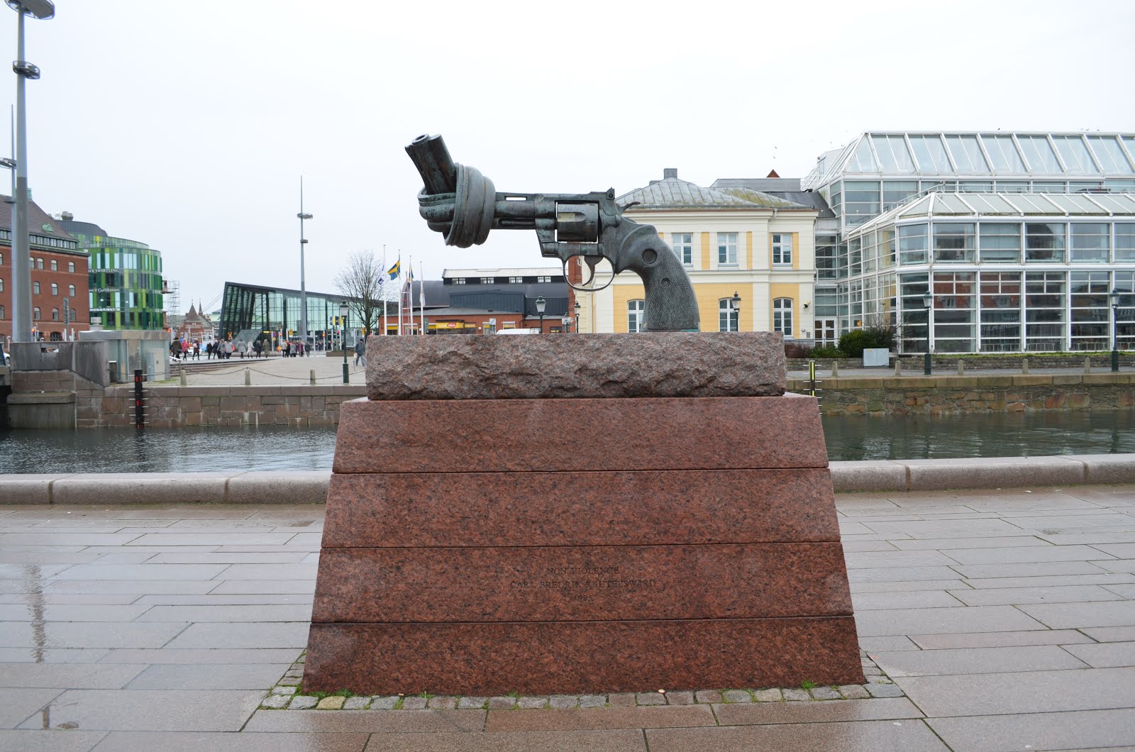 La Iglesia pide que se ponga fin al comercio de armas