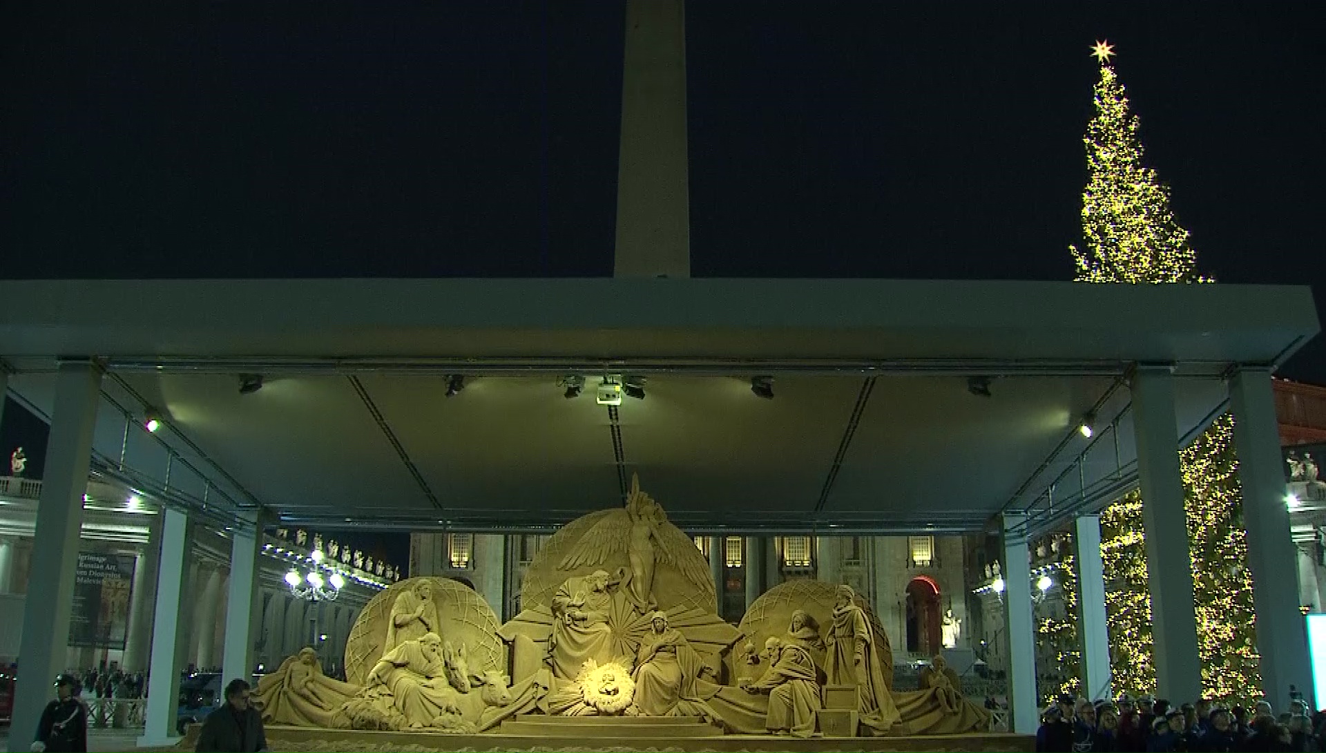 Vaticano inaugura pesebre hecho con arena e iluminación del árbol de Navidad