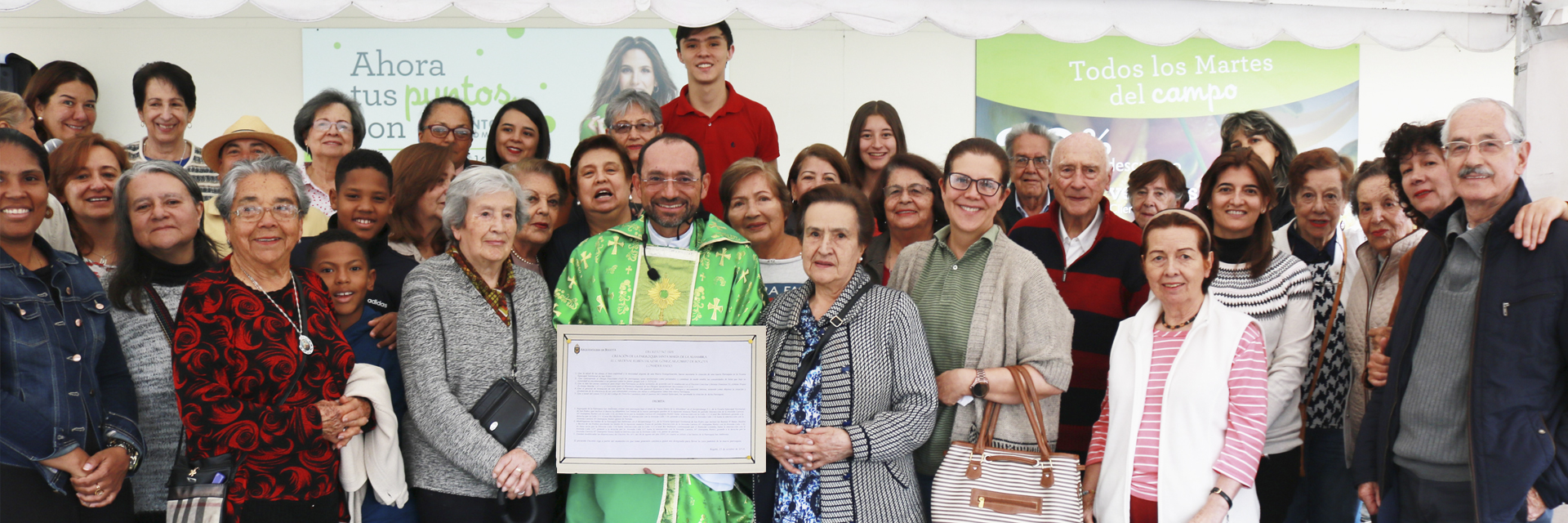 Una parroquia viva dentro de un parqueadero