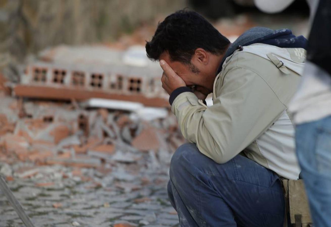 El Papa, conmovido, reza por las víctimas del terremoto en el centro de Italia