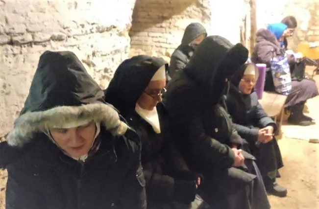 El miedo y los peligros no impiden que religiosas en Ucrania sigan ayudando a fieles locales