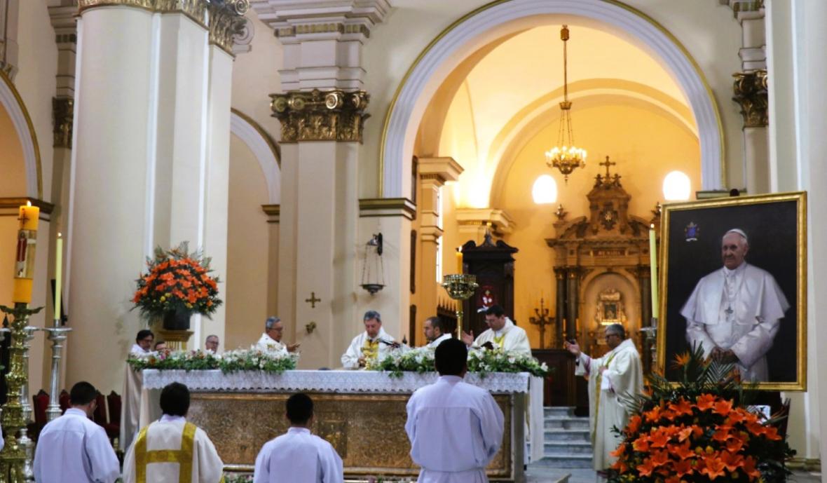 El cardenal Rubén Salazar exalta el legado del papa Francisco como testigo de la misericordia de Dios