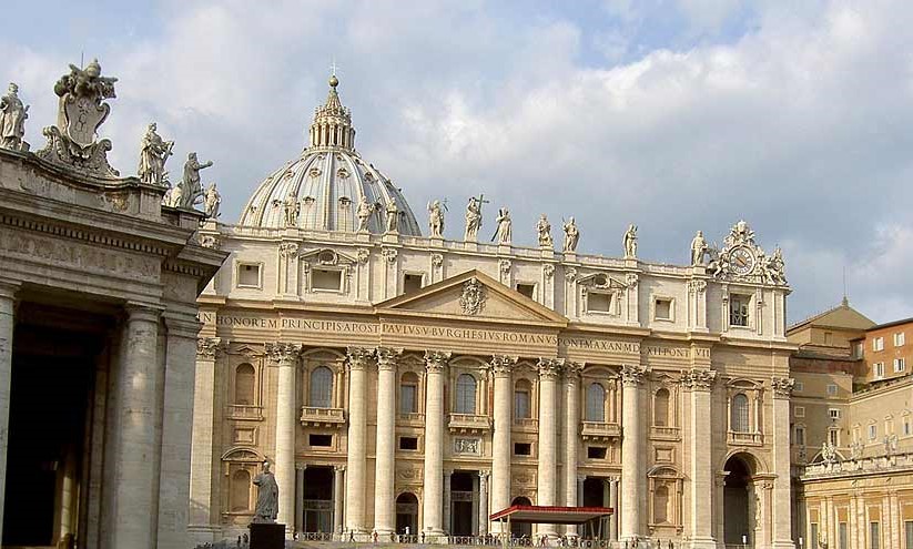 Vaticano califica como “doloroso” el cierre de escuelas católicas en el mundo