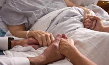 Al lado del enfermo como del alentado