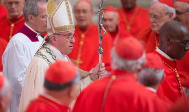 El Papa preside el Consistorio y crea catorce cardenales
