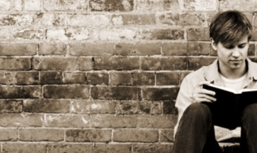 El Papa Francisco aconseja a los jóvenes 2 minutos para leer la palabra de Dios diariamente