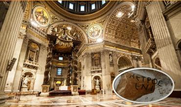 Los padres sinodales, jóvenes y expertos peregrinan juntos a la tumba de Pedro