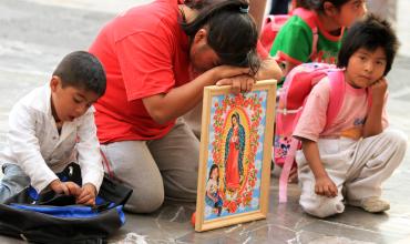 La Virgen María intercesora ,madre y esposa dentro de la familia...