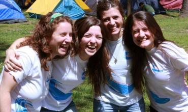 Adolescentes unidos en la Fe