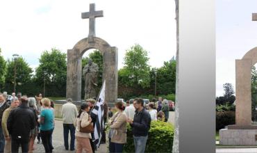 En Ploërmel, Francia, ordenan quitar una cruz, que hace parte de un monumento