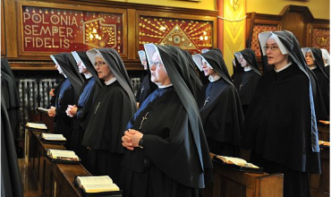 Hermanas de la Congregación de Jesús Misericordioso de Polonia realizan emotivo flashmob