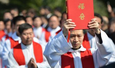 El cardenal Parolin espera que los católicos chinos puedan vivir de modo positivo su pertenencia a la Iglesia