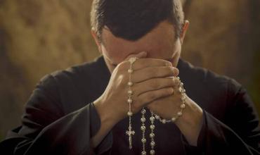 “Recemos junto al Papa, a la Iglesia entera, por las vocaciones, por la santificación de los sacerdotes”