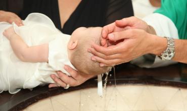 Bautismo: No un rito cultural, sino una vida que renace en Dios
