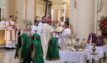 La Misa Crismal manifiesta la plenitud sacerdotal del obispo, su unión con el clero y con el pueblo de Dios