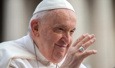 La salud del Papa Francisco mejora progresivamente, informó el Vaticano