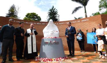 Dos memoriales de los niños no nacidos fueron bendecidos en Colombia.