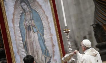 En día de Nuestra Señora de Guadalupe, unidos en oración con el Santo Rosario