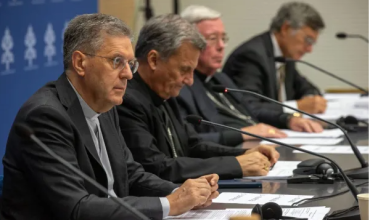 Los organizadores hablan sobre la próxima segunda sesión del Sínodo de la Sinodalidad en una conferencia de prensa en la Oficina de Prensa de la Santa Sede| Crédito: Daniel Ibáñez / EWTN News.