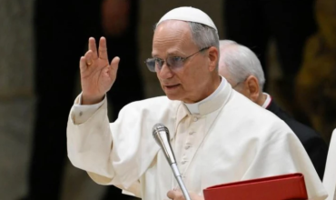 Que callen las armas, a los poderosos les digo «dialoguemos, negociemos»: Papa León XIV