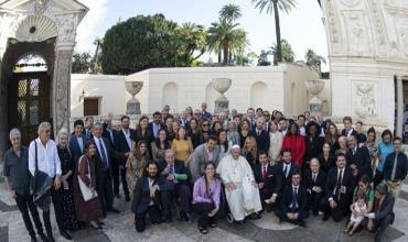 Sois predicadores de la belleza, que hace bien y abre caminos: Papa a los artistas